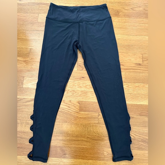 Victoria’s Secret Women’s Medium Leggings - Picture 3 of 9